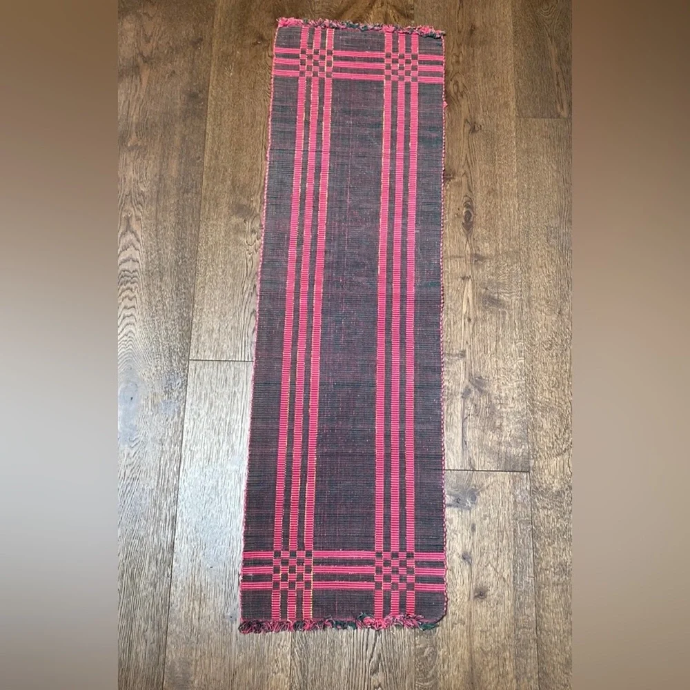Holiday Table Runner - Picture 6 of 10